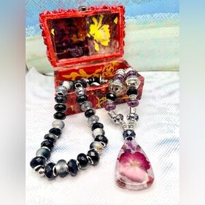 Chic Black and Silver Necklace with Floral Pendant